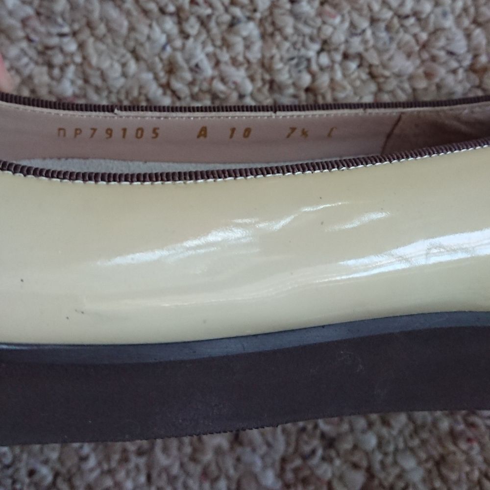 Salvatore Ferragamo beige Patent Leather wedges size 7.5 - Picture 4 of 12